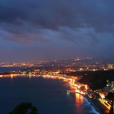 Casa Capri Lejlighed Giardini Naxos Eksteriør billede