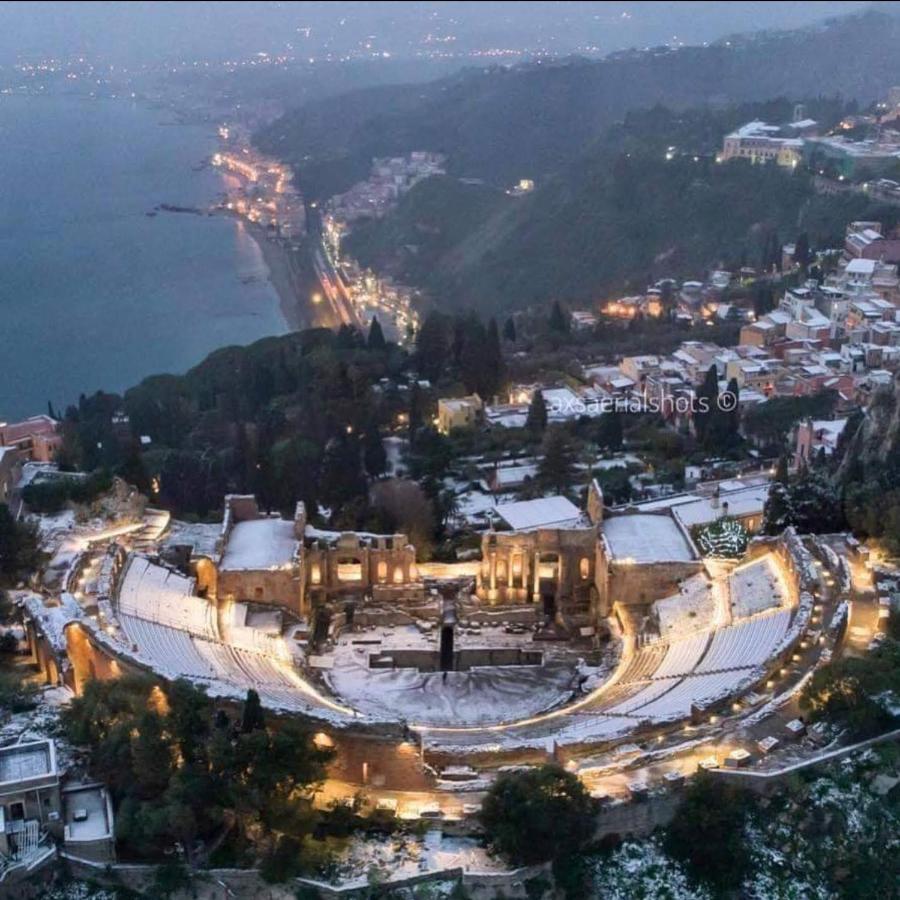 Casa Capri Lejlighed Giardini Naxos Eksteriør billede