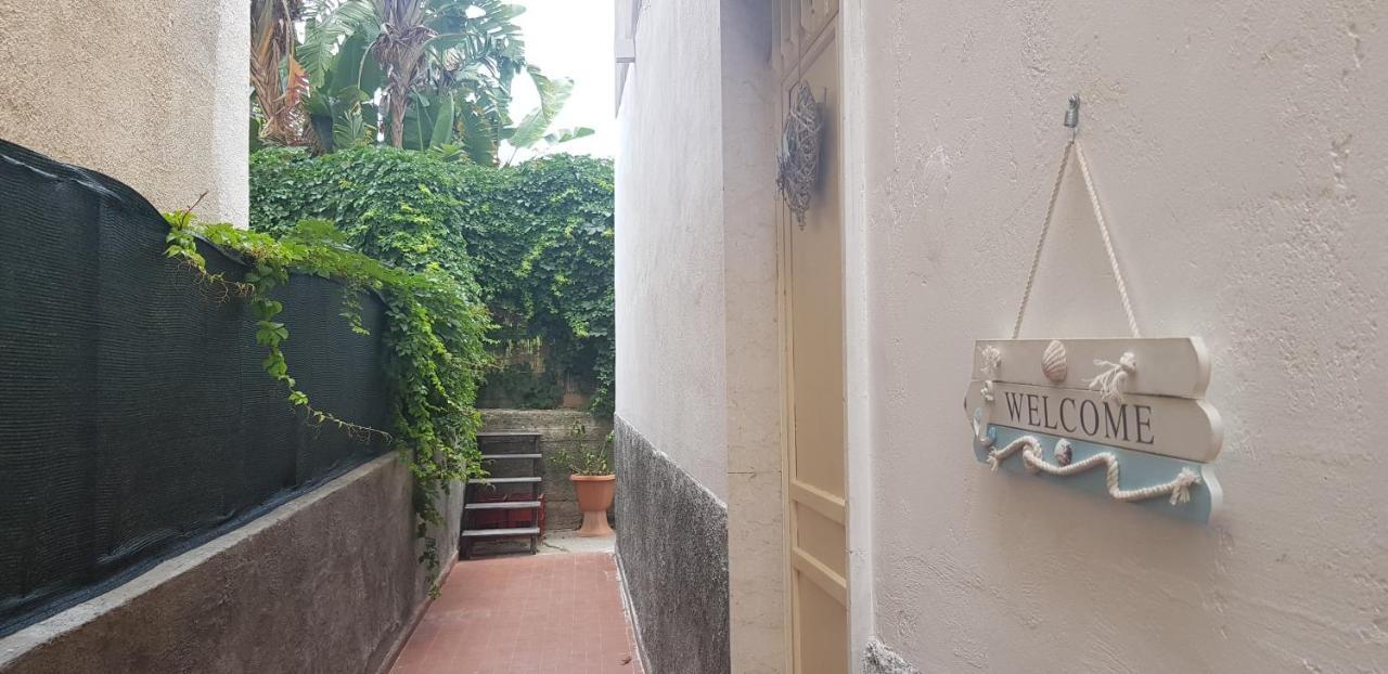 Casa Capri Lejlighed Giardini Naxos Eksteriør billede