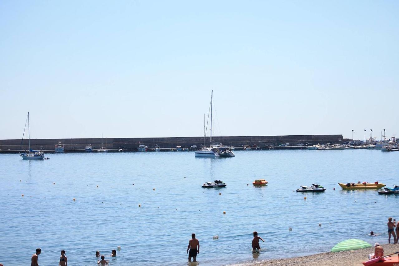 Casa Capri Lejlighed Giardini Naxos Eksteriør billede
