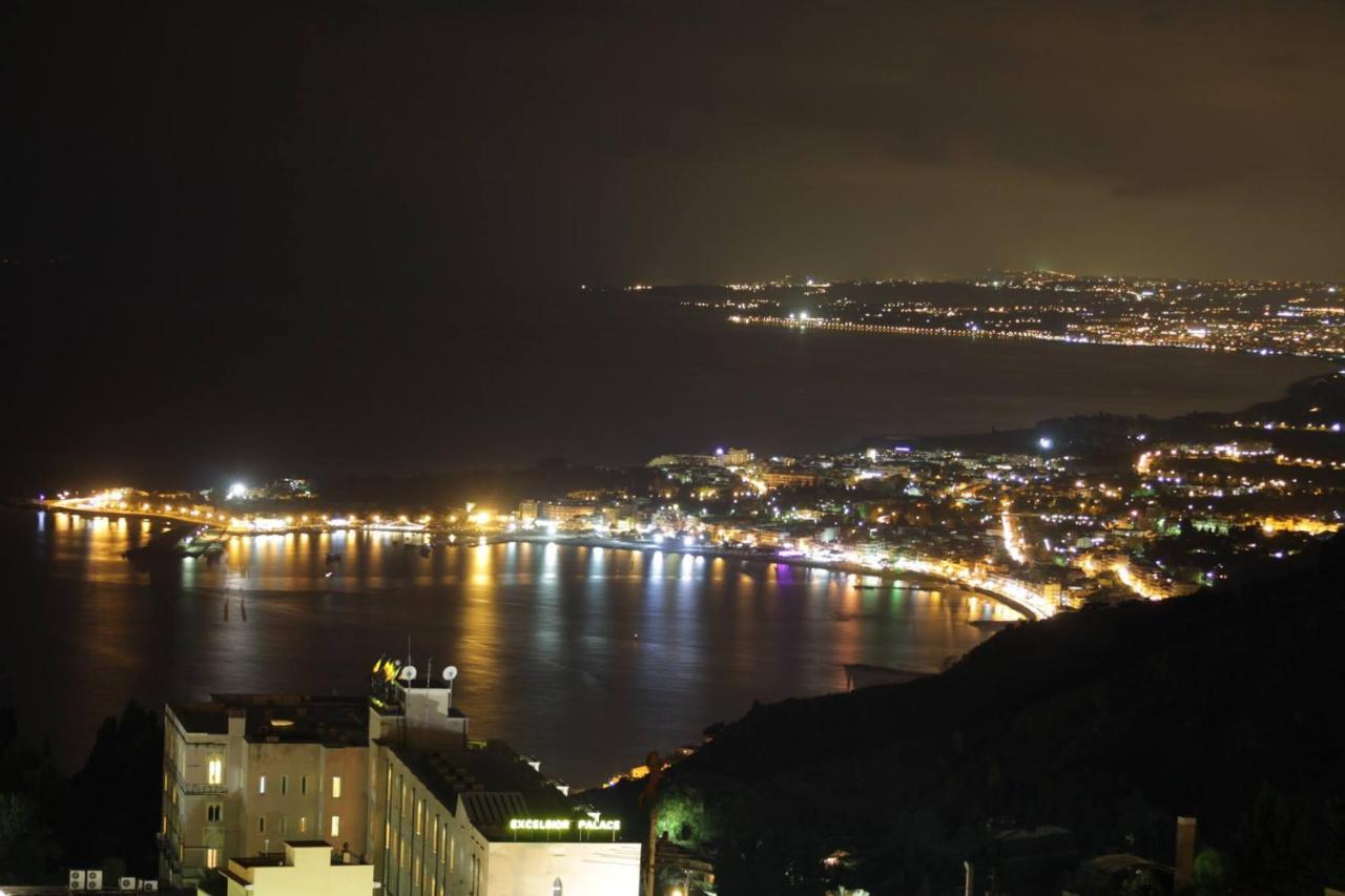 Casa Capri Lejlighed Giardini Naxos Eksteriør billede