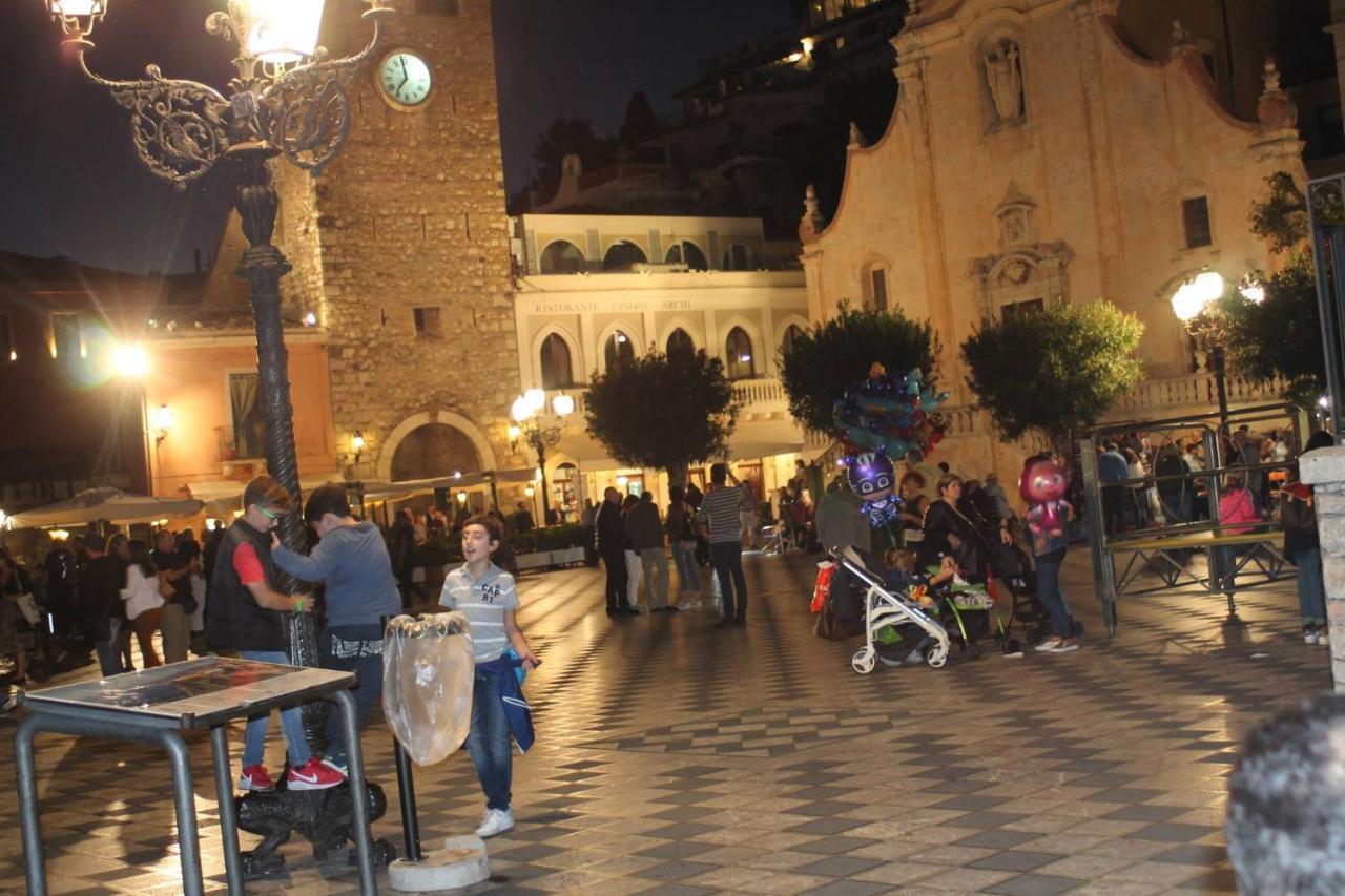 Casa Capri Lejlighed Giardini Naxos Eksteriør billede