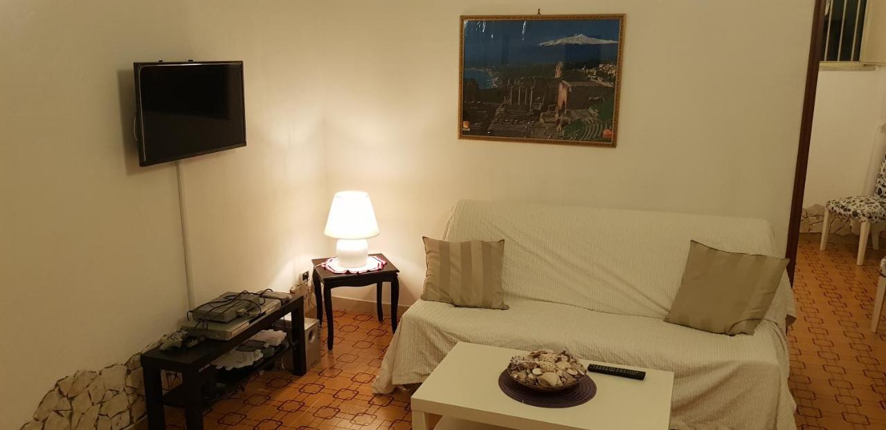 Casa Capri Lejlighed Giardini Naxos Eksteriør billede