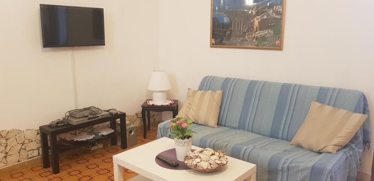 Casa Capri Lejlighed Giardini Naxos Eksteriør billede