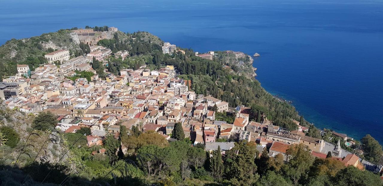 Casa Capri Lejlighed Giardini Naxos Eksteriør billede