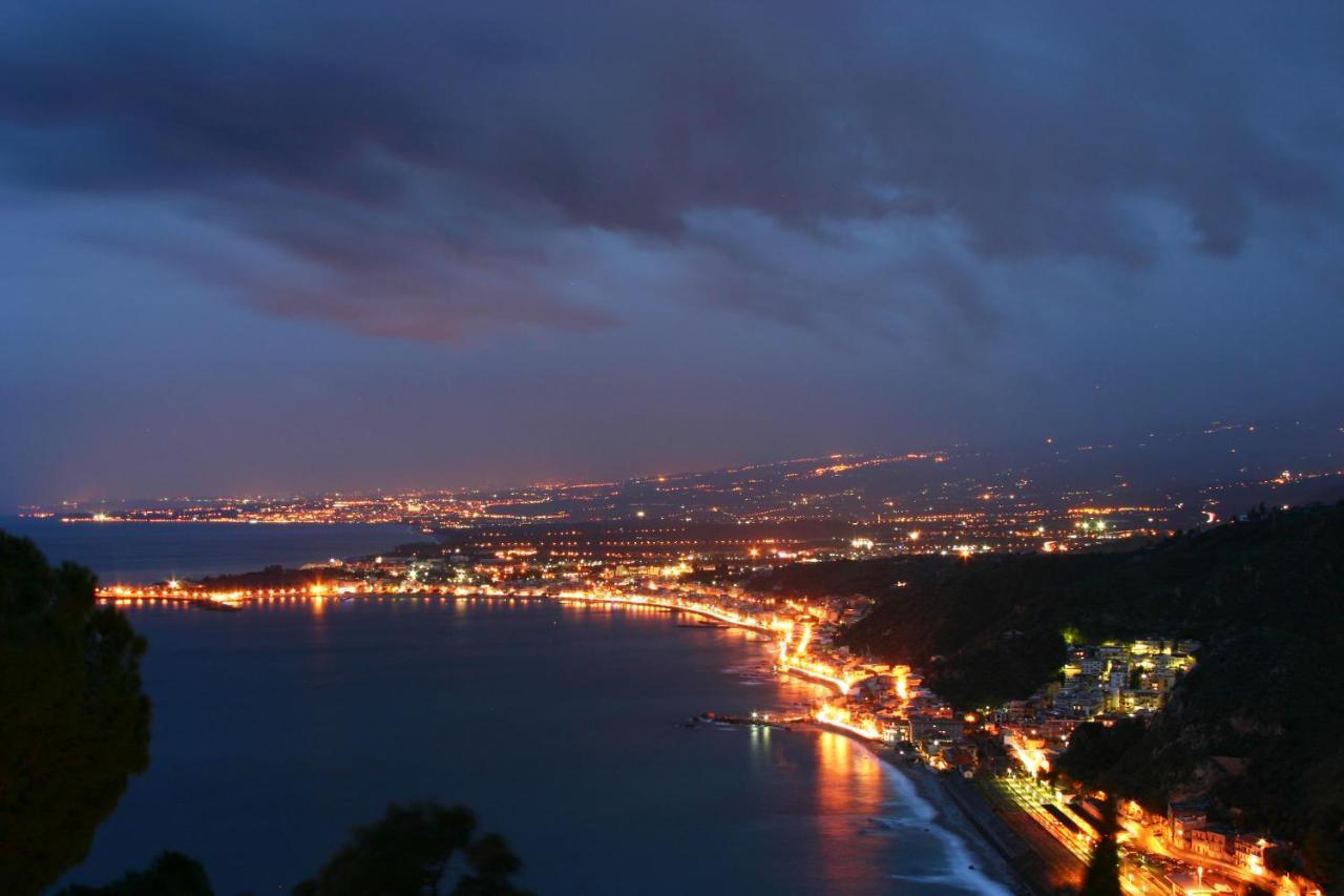 Casa Capri Lejlighed Giardini Naxos Eksteriør billede