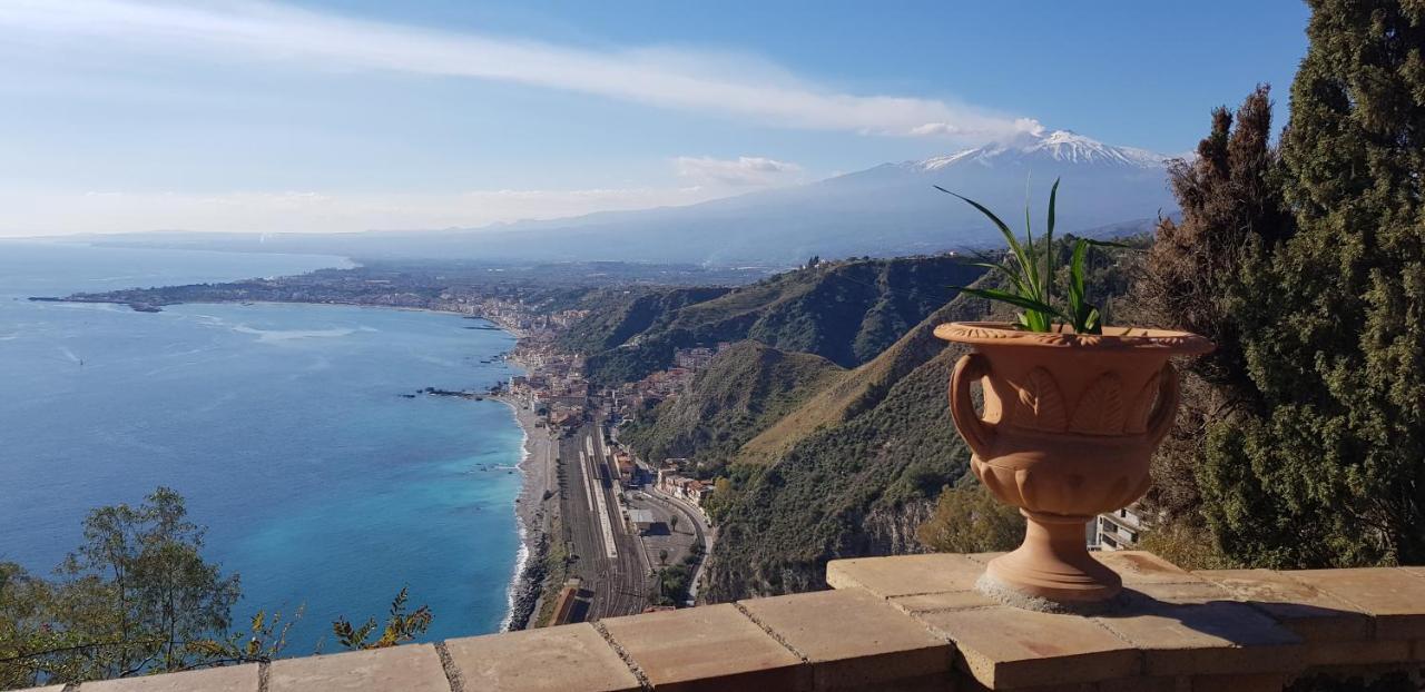 Casa Capri Lejlighed Giardini Naxos Eksteriør billede